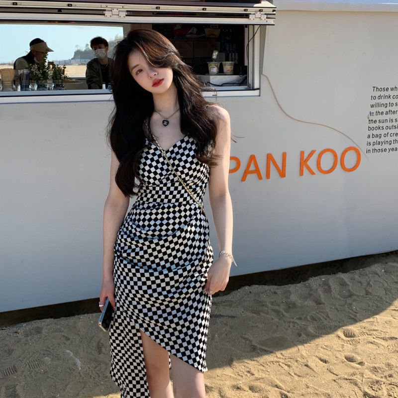 Đầm Hai Dây Cổ Chữ V Họa Tiết Sọc Caro Quyến Rũ Thời Trang