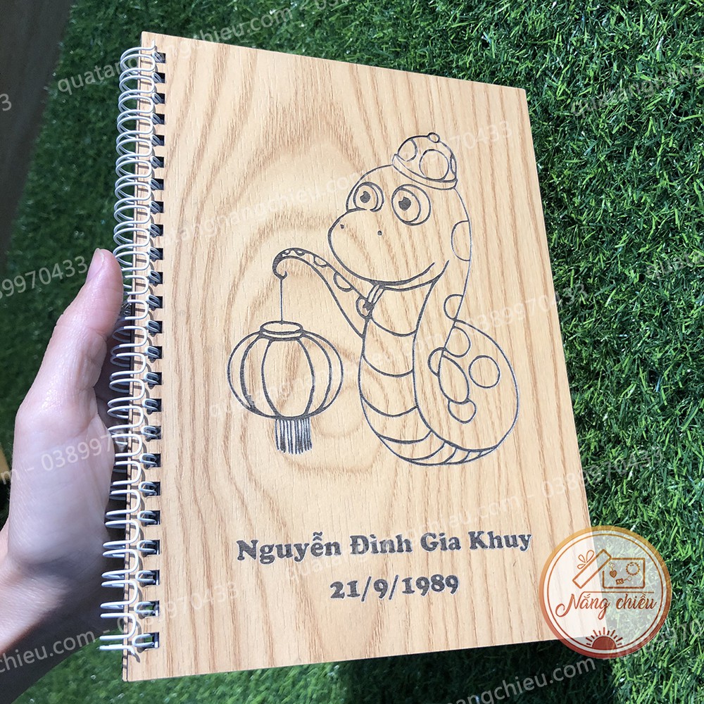 Món quà tặng con yêu - Sổ tay handmade bìa gỗ cứng thiết kế theo yêu cầu - Mẫu sổ hình rắn