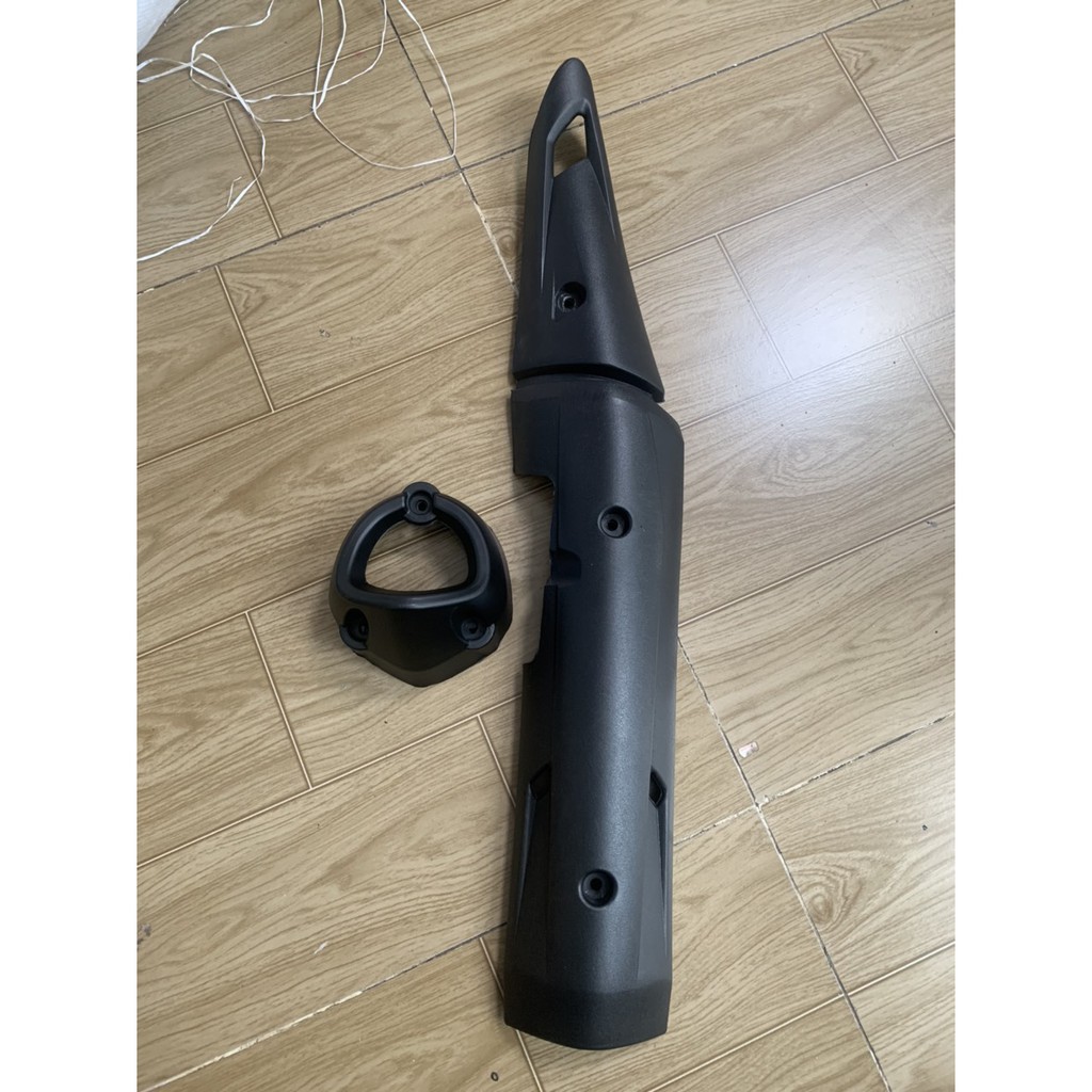 Ốp pô và chụp đích pô xe exciter 150 giả zin màu đen