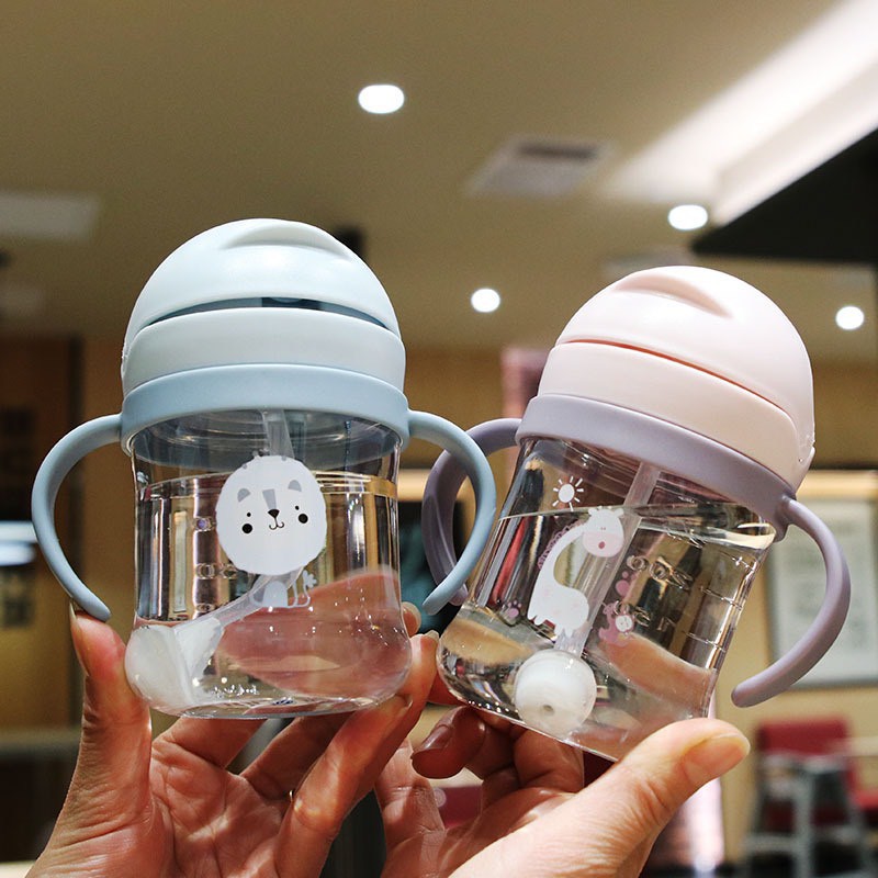 Bình uống nước có ống hút CHỐNG SẶC 360 độ cho bé tai thú có dây đeo, dung tích 350ML - Baby Kidshop