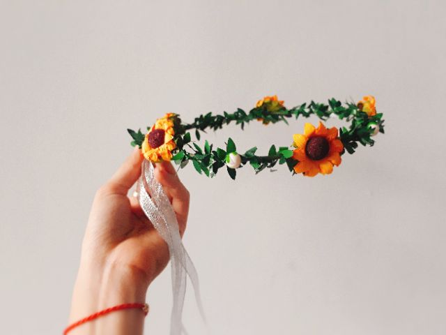 Vòng hoa đội đầu hướng dương
