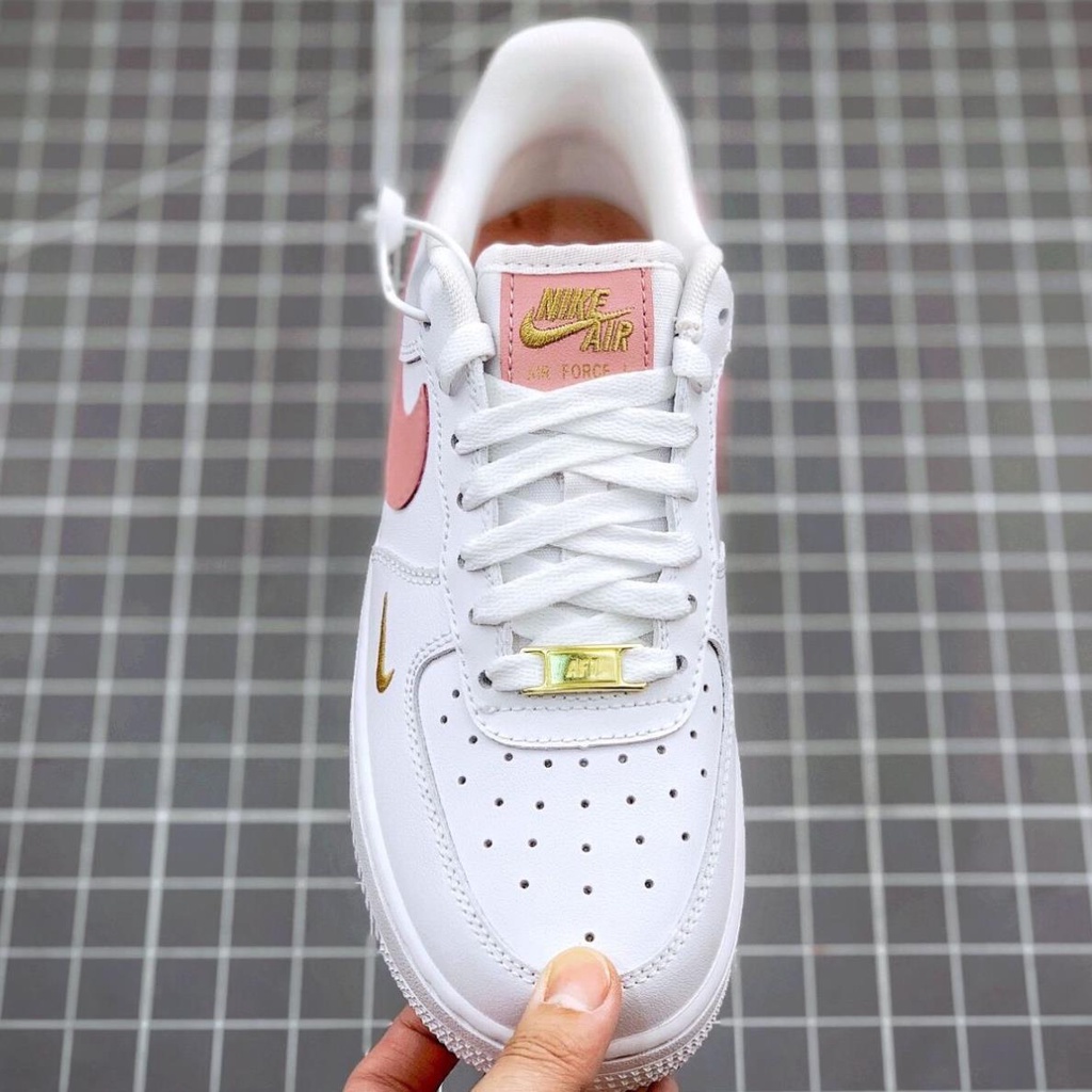 Giày thể thao nữ AF1 trắng móc hồng cổ thấp, Giày sneaker nữ AF1 trắng vệt màu hồng đầy đủ bill box và phụ kiện