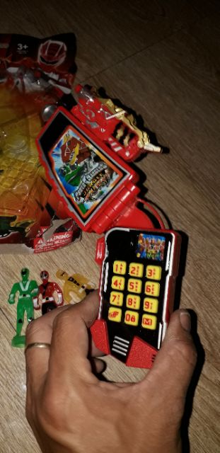 Mô hình điện thoại 3 siêu nhân gao bằng nhựa có nhạc và đèn Led rất đẹp