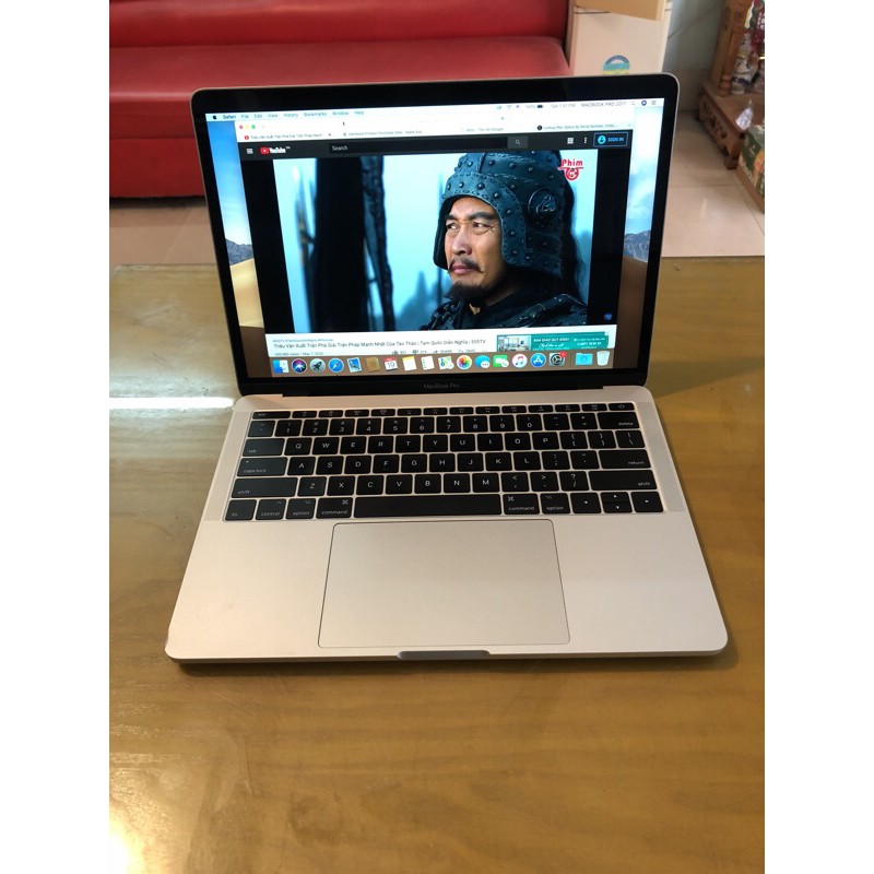 Bán macbook pro 13" 2017 MPXU2 MPXT2  Chip cpu I5-2.3GHz  Ram 8GB Apple ssd 256Gb Pin sạc 152 lần