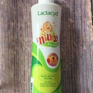 Sữa tắm Lactacyd milky