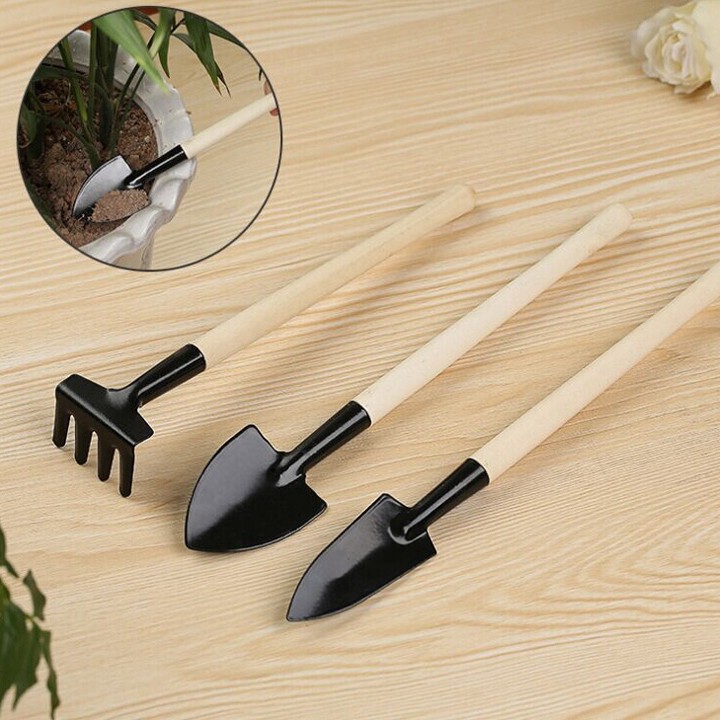 Bộ dụng cụ làm vườn chuyên dụng với cán gỗ chắc chắn, thép dày đảm bảo bền bỉ mưa nắng