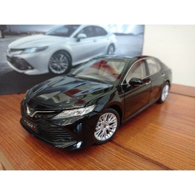 Mô hình xe Toyota Camry 2019 tỉ lệ 1:18!