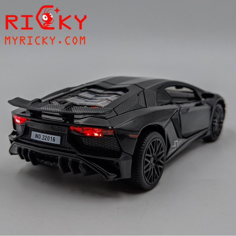 Mô hình siêu xe Lamboghini Aventador LP750-4 SV