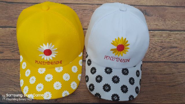 Mũ lưỡi trai, nón kết hoa cúc ở lưỡi. Mẫu mới tinh. Unisex