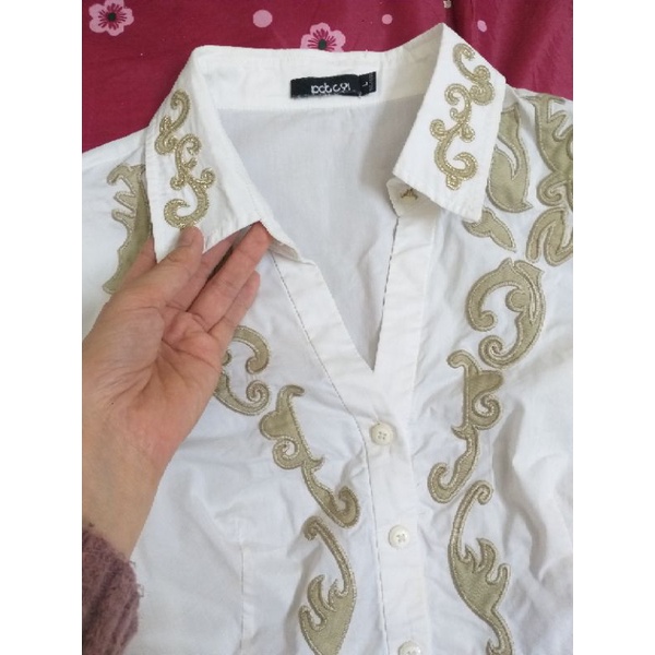 Sơmi trắng thêu họa tiết size M-L thanh lý