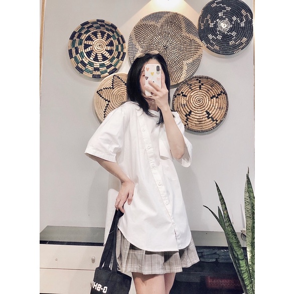 Áo trắng tay lửng cổ tròn,vạt nút xéo 1 túi