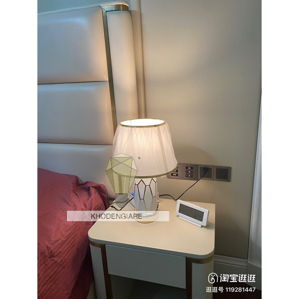 Đèn ngủ gốm sứ màu trắng và đen ánh sáng vàng mã 9128