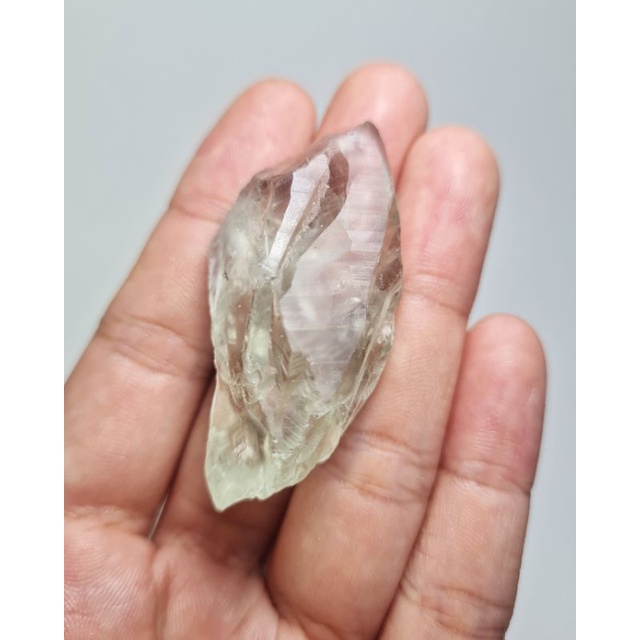 Thach anh xanh Prasiolite thô tự nhiên có 3 kích cỡ dùng thanh tẩy, làm handmade, sưu tầm..