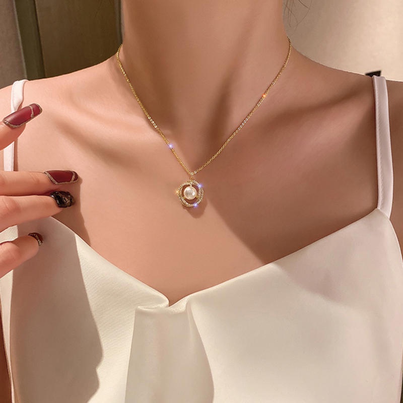 Dây chuyền titan nữ mặt ngọc trai nhân tạo đính đá pha lê lấp lánh thời trang sang trọng mẫu mới 2023