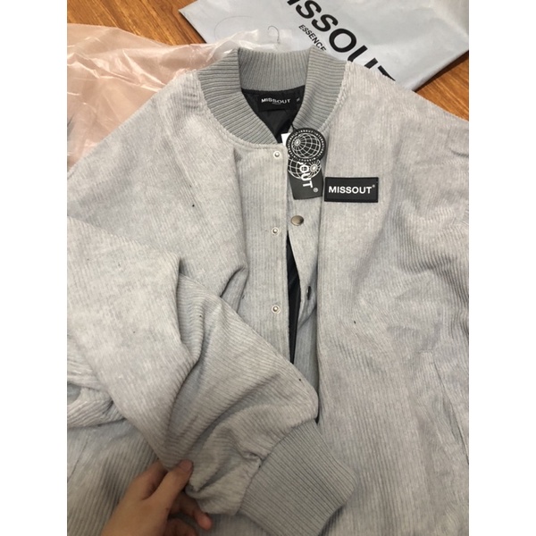 Pass áo khoác Missout local brand jacket bomber