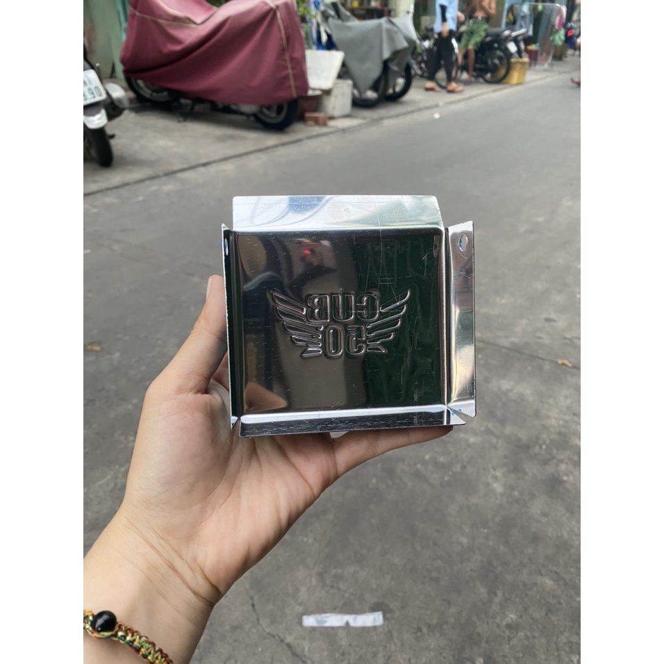 NẮP ĐẬY CHE PÔ E XE CUB 82