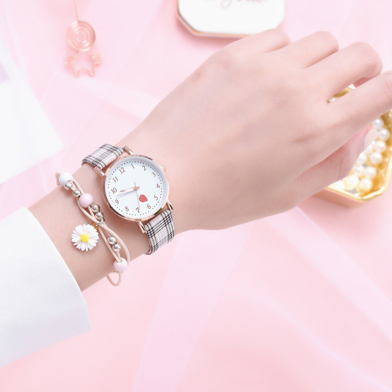 Women Fashion Casual Heart-shaped Leather Watch/ Simple Ladies' Elegant Small Dial Quartz Clock Wristwatch/ Student Cute Bracelet Set Watch