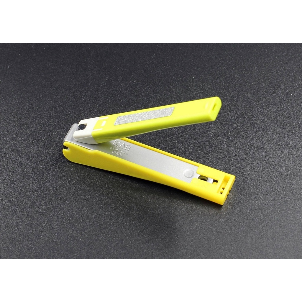 Bấm móng tay cao cấp KAI (màu xanh lá, cỡ trung)