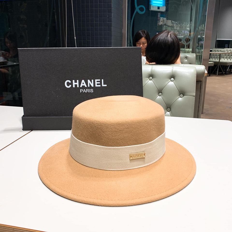 Mũ Dạ Tròn Tag Chữ Siêu Sinh