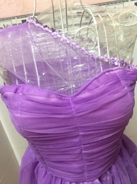 Đầm xoè lệch vai công chúa