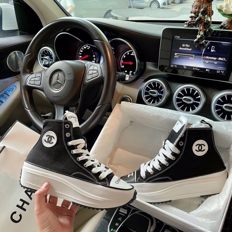 Giày thể thao nữ .CN cao cổ đẹp