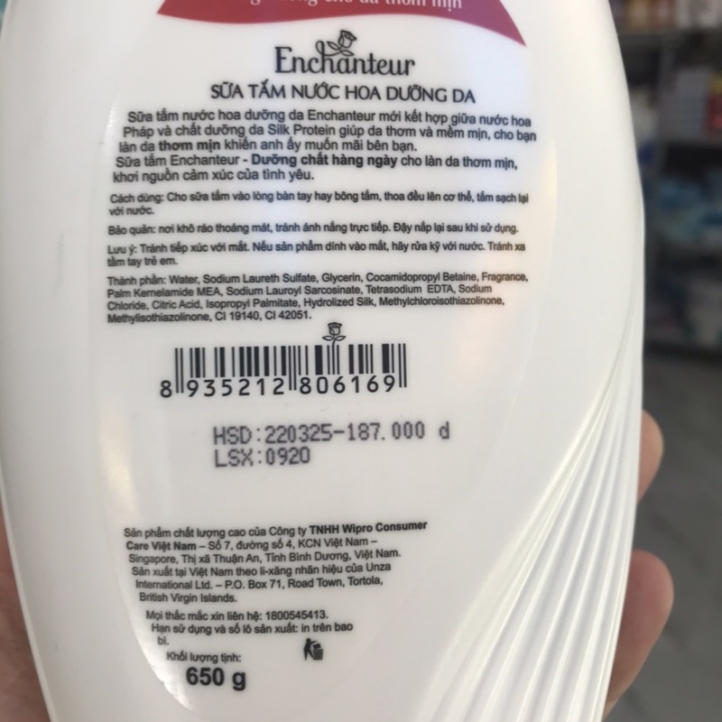 Sữa tắm nước hoa dưỡng da Enchanteur delightful 650g