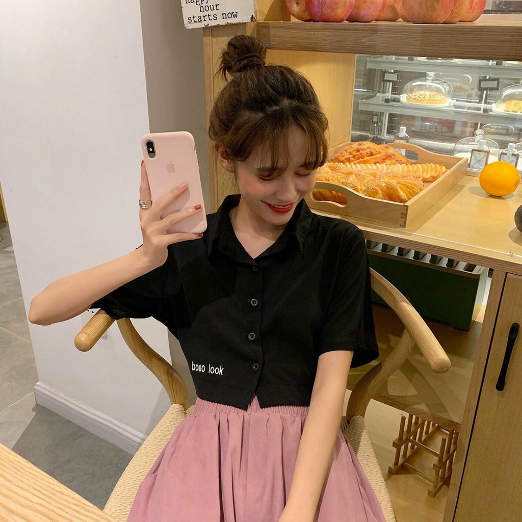 Áo thun nữ croptop tay ngắn có cổ cài nút màu đen cực chất