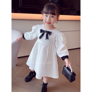 Váy trắng nơ đen cho bé gái