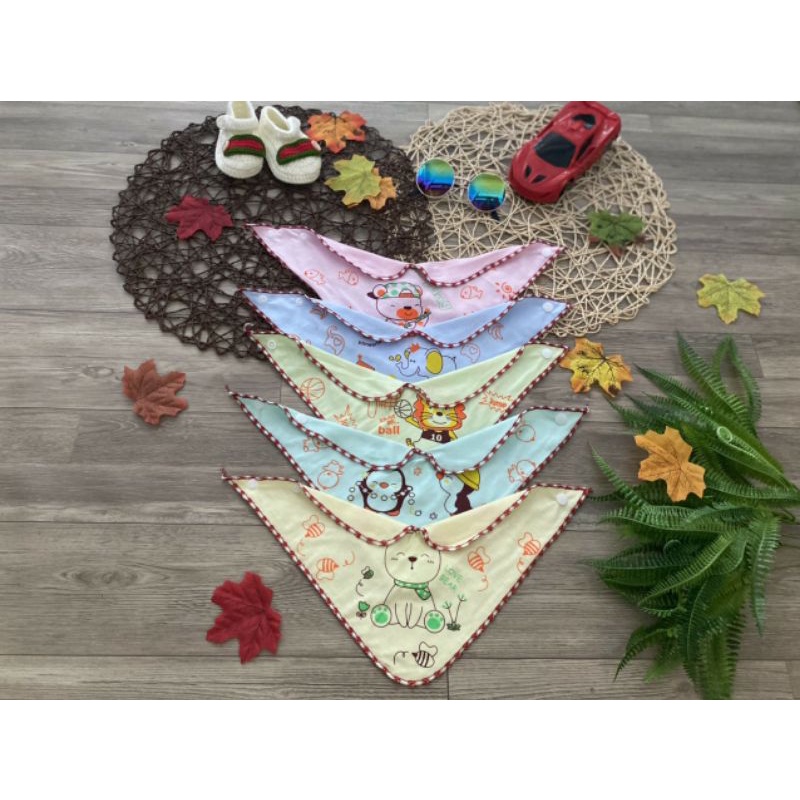 Yếm Tam Giác Cotton có nút bấm cho bé