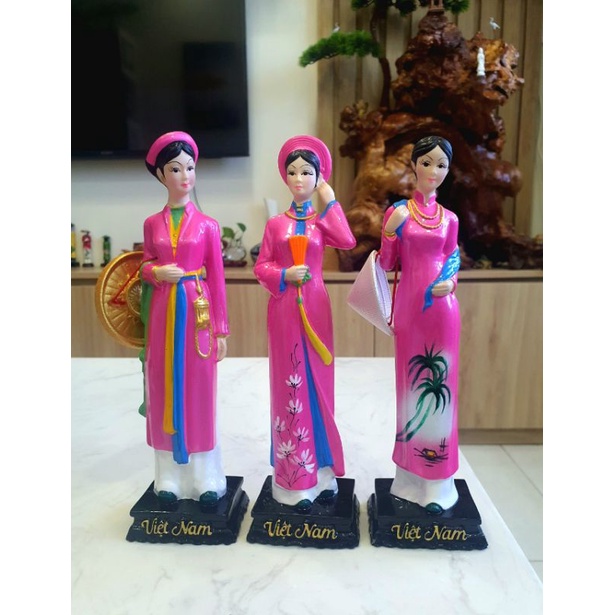 Tượng 3 cô gái Bắc - Trung - Nam