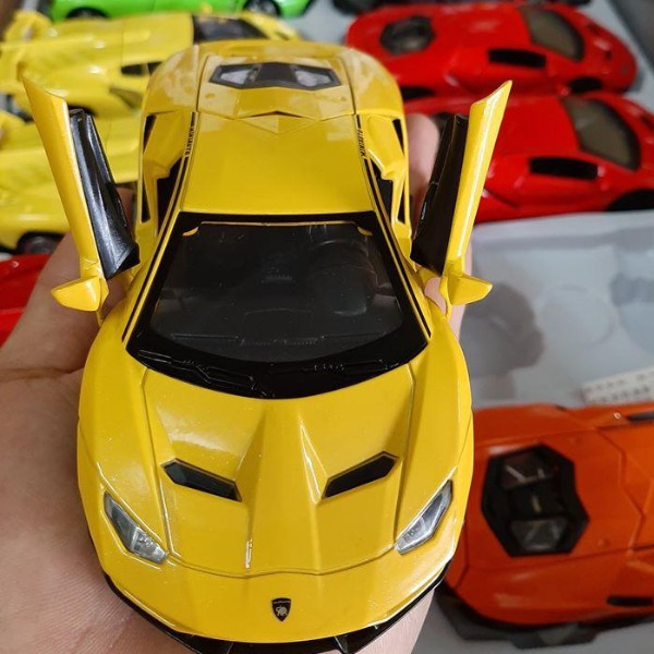 Xe mô hình Lamborghini bằng hợp kim cao cấp tỉ lệ 1/32