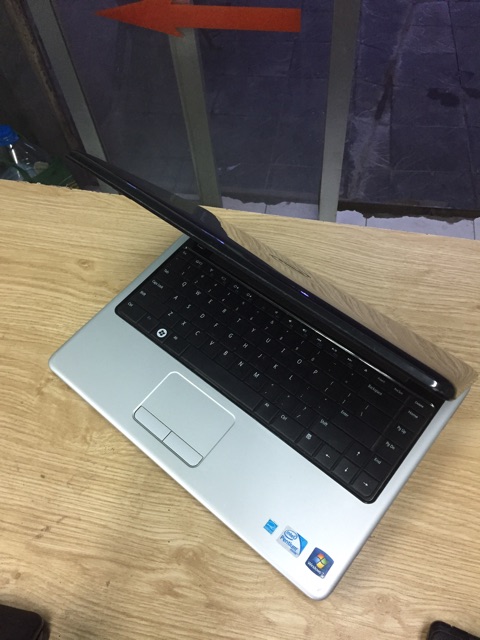 Laptop căn phòng Dell 1040 ram 4 ổ 120gb máy đẹp , zin tặng fui phụ kiện