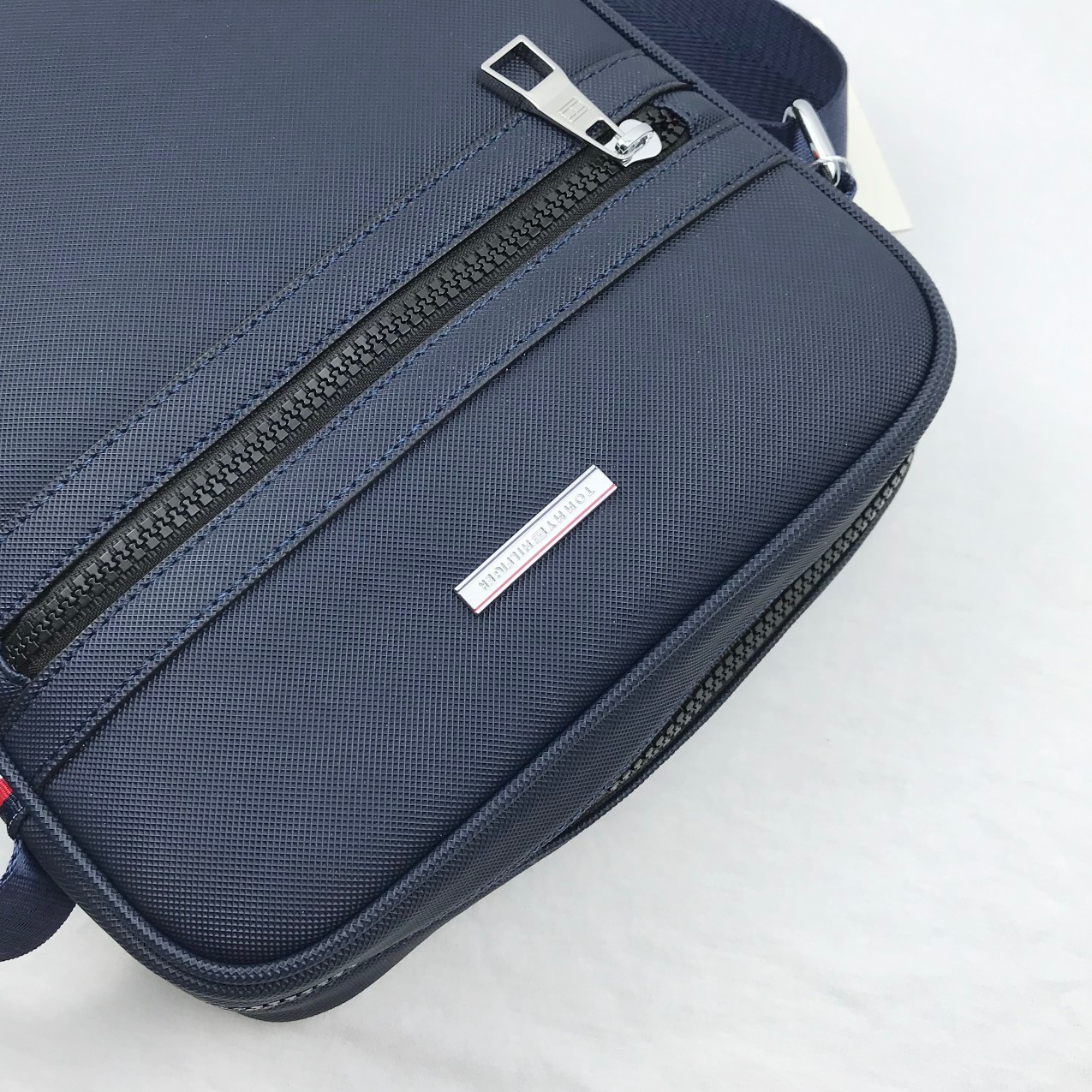 Túi đeo chéo TOMMY HILFIGER thời trang công sở cho nam | BigBuy360 - bigbuy360.vn