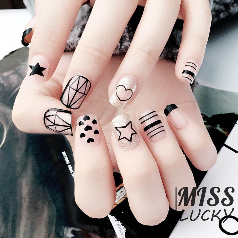 Bộ Móng Tay Giả Trong Suốt Dễ Thương Kèm Keo Dán Để Làm Đẹp