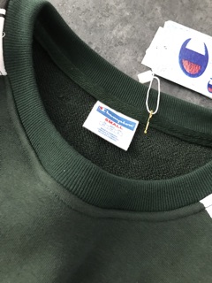 Áo tay dài sweater Champion.