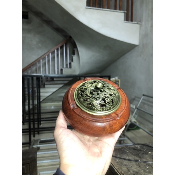 Gạt tàn gỗ hương ta có năp long phụng sum vầy