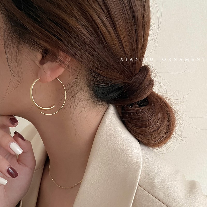 Bông Tai C328 Màu Vàng Kim Đơn Giản Thời Trang Cho Nữ