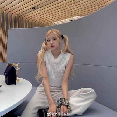 rose blackpink Áo Croptop Dệt Kim Sát Nách Cổ Chữ V Phong Cách Retro Hàn Quốc