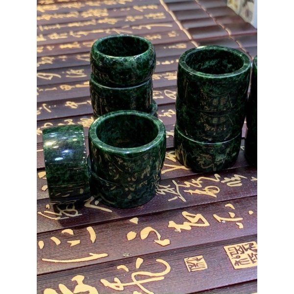 Nhẫn đá càn long bản to ,ngọc cẩm thach sơn thủy xanh hàng thiên nhiên
