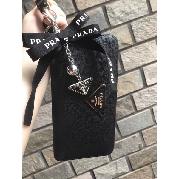 Gift vip prada phụ kiện móc khoá
