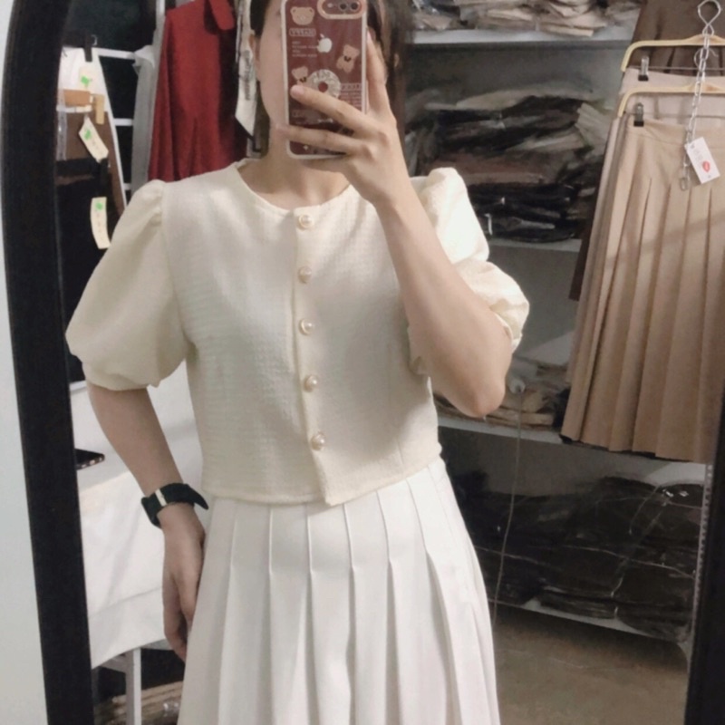 Áo croptop nữ tay phồng cổ tròn đính khuy tròn sang trọng, áo sơ mi nữ ngắn tay chất vải xốp thoáng mát DVT