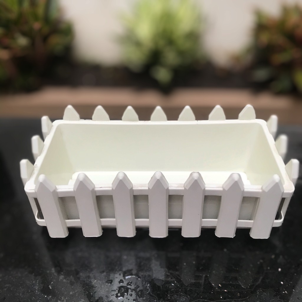 Chậu hàng rào kích thước 31x15x11cm màu trắng, hàng dày