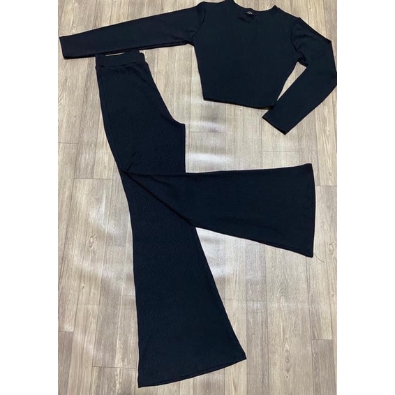 Áo Croptop kèm Quần Dài Ống Loe Trẻ Trung -