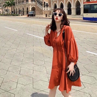 Đầm cam xếp li eo tay dài