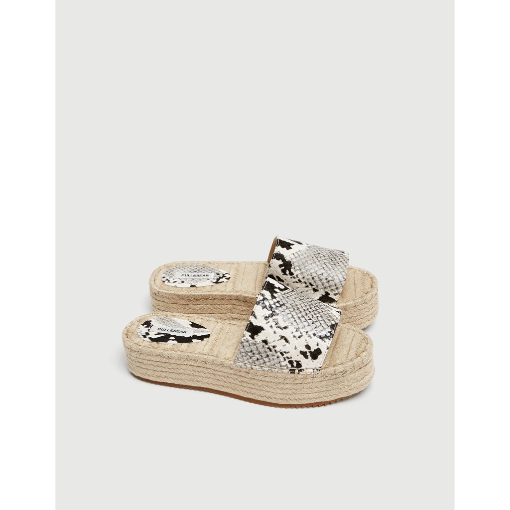 Guốc đế xuồng họa tiết da động vật Pull&bear authentic
