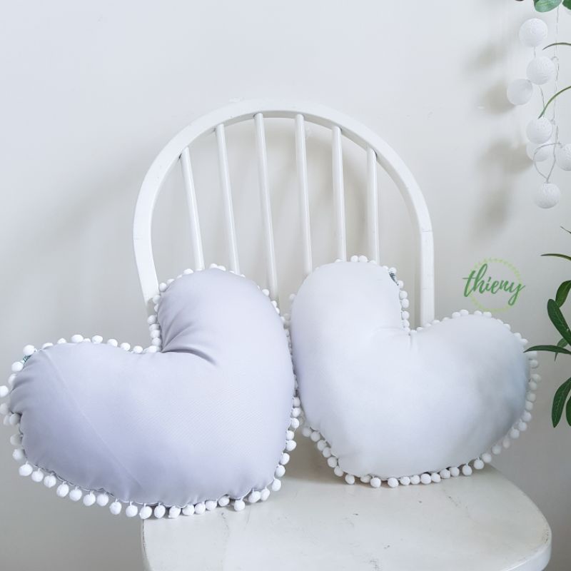 Gối trái tim màu ghi, Gối ôm đã nhồi bông 40x40cm. Vải Cotton cao cấp. Gối tựa trang trí viền pompom