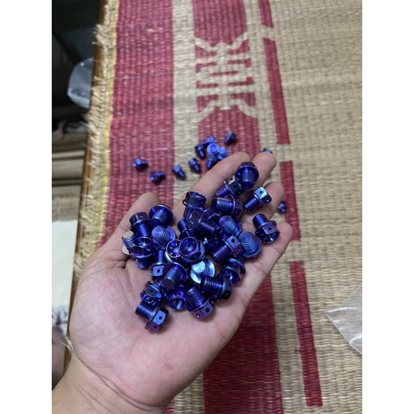 Ốc Chân Kiếng Chân Gương Titan Đầu Vương_ Miện