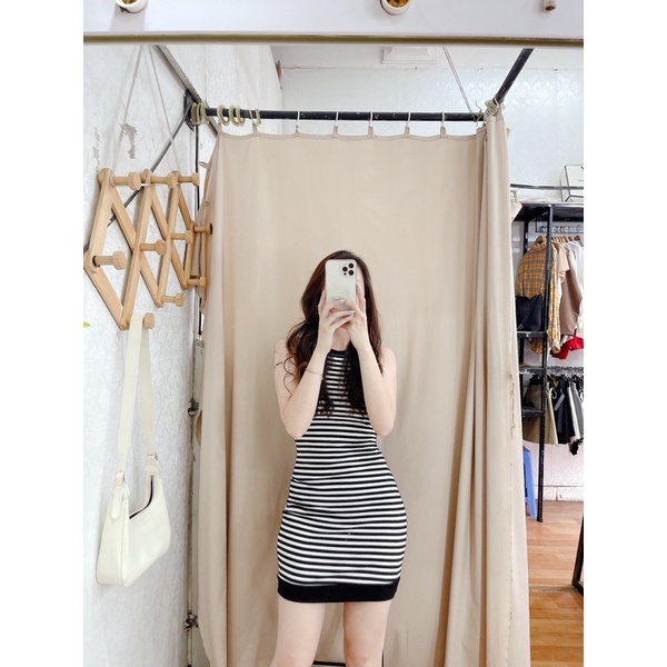 Váy body kẻ