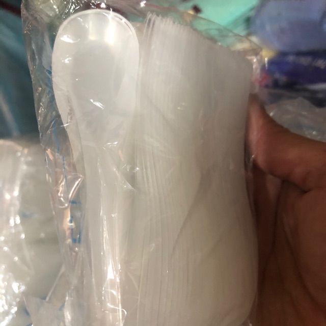100 THÌA NHỰA DÙNG 1 LẦN