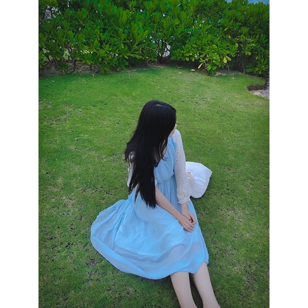 Set váy voan xanh dương + khoác crochet đi biển